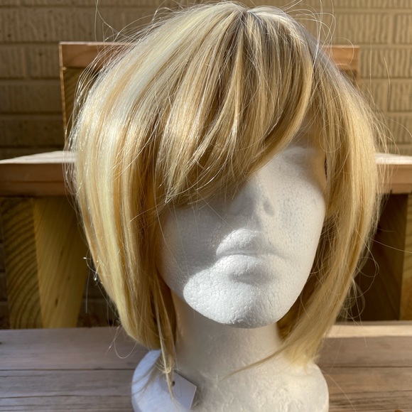NWT 12” pale honey blonde highlights ash with bangs short bob wig natural look - Picture 13 of 16